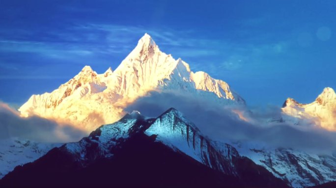 雪山风景山川天空白云