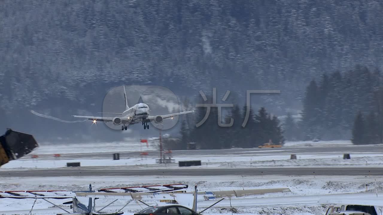 飞机起飞雪天视频_1280X720_高清视频素材下