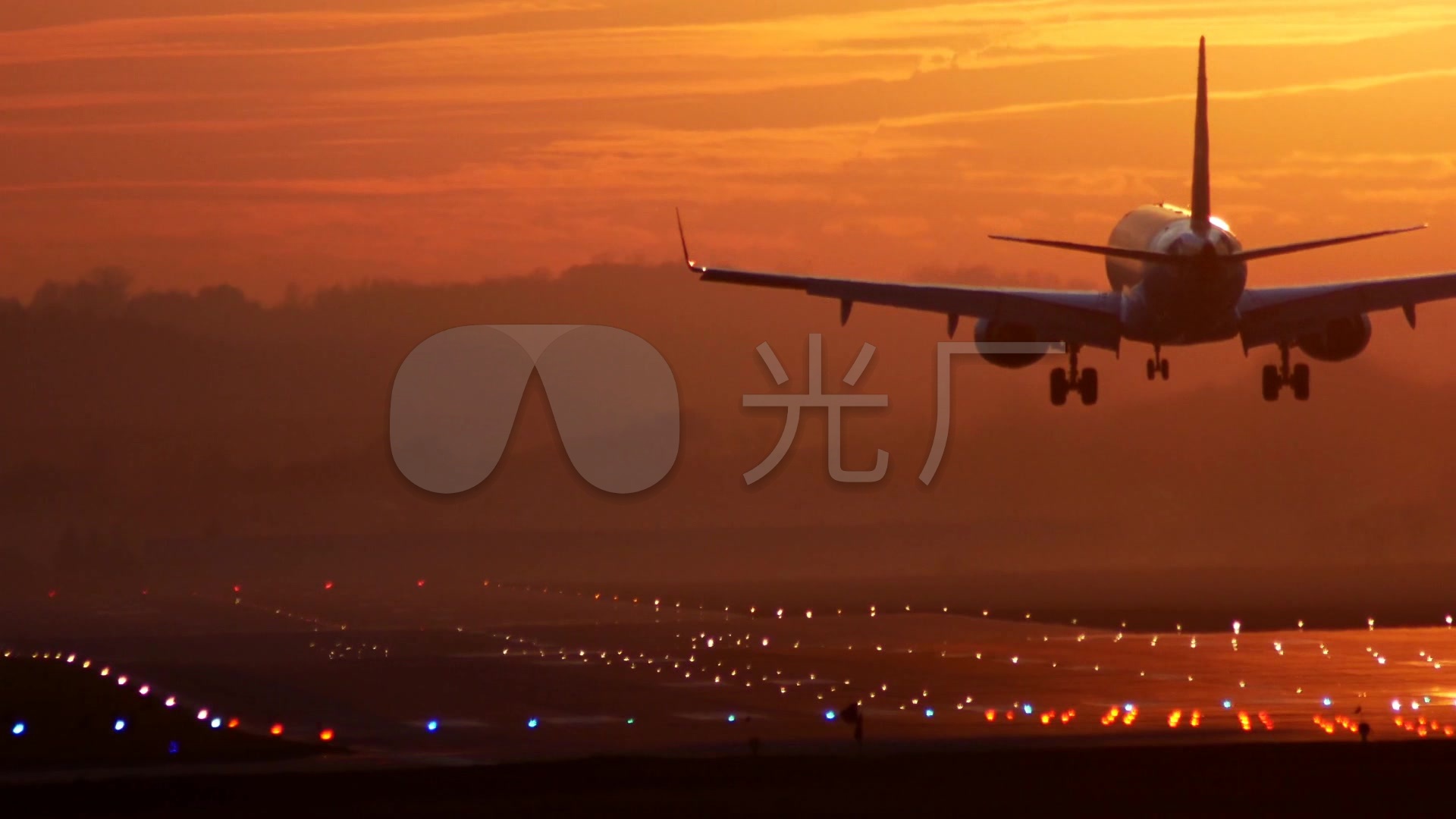 夜景国际化机场飞机飞行降落跑道