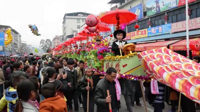 闹元宵民俗巡游