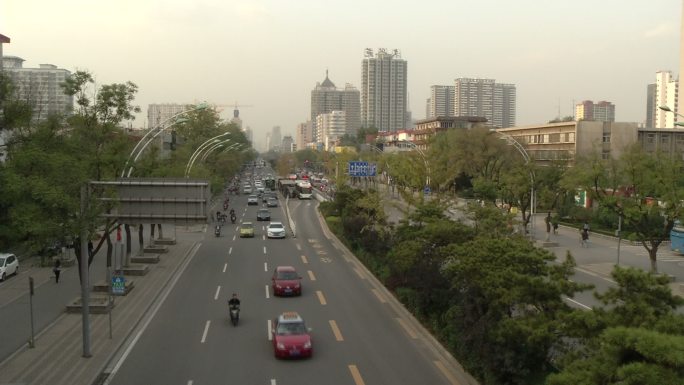 降格后的车流远景空境