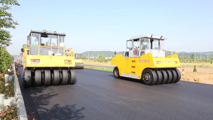 【原创】道路摊铺柏油路压路机大型机械