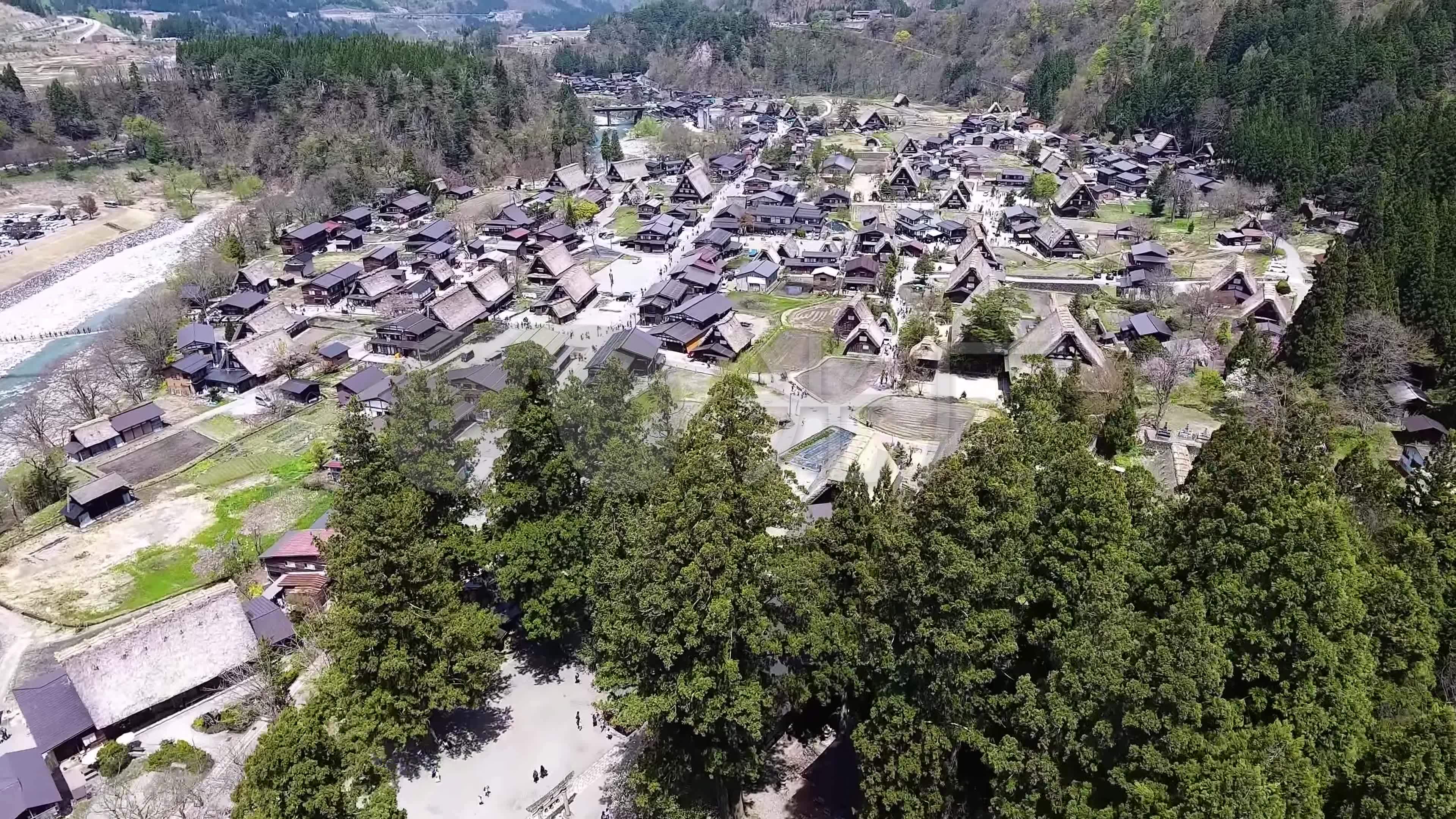 4k航拍大山中的村庄美景_3840x2160_高清视频素材下载(编号:1442680)