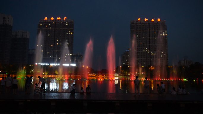 山东枣庄薛城奚仲广场夜景喷泉