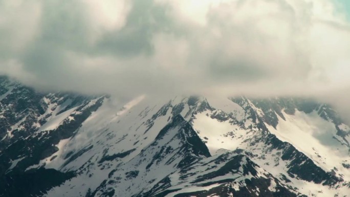 大自然漂亮的天山雪山风景延时拍摄