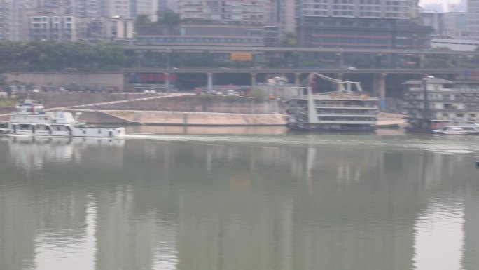 船在长江里面游