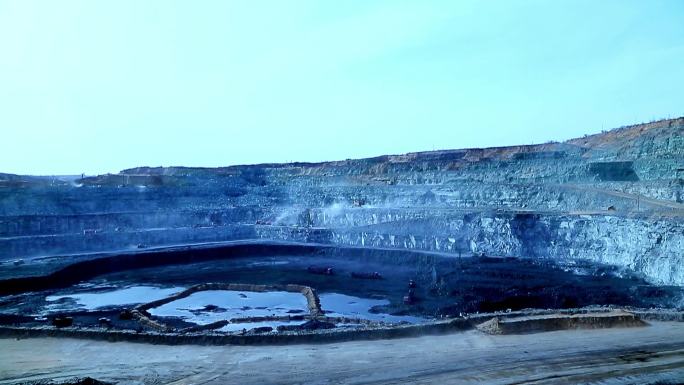 高清实拍露天煤矿矿业开发大发展
