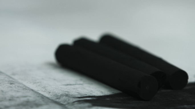 木炭条木炭笔削笔屑-高速实拍慢镜头