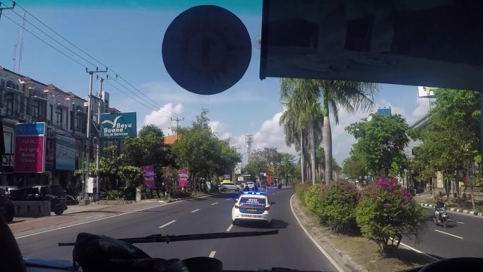 gopro巴厘岛警车开道街拍高清
