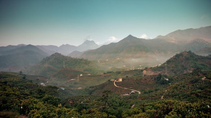 日出高原大山光影延时芒果园