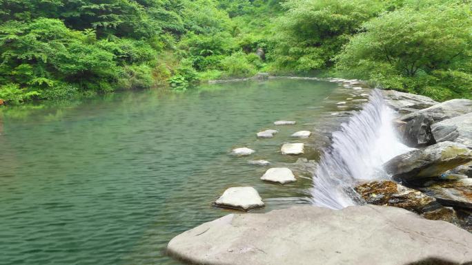 河道石缝河流瀑布石头瀑布