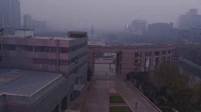 雾霾下济南泉城广场航拍3