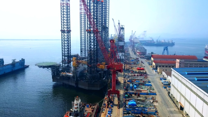 4K航拍造船厂船坞装备制造海工钻井平台