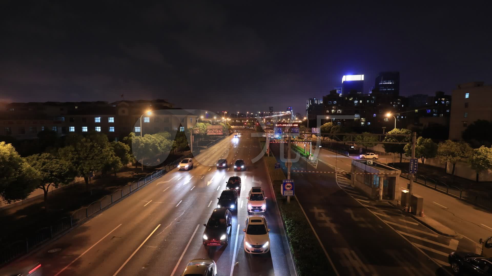 城市隧道出口夜晚车流延时-实拍_1920x1080_高清视频素材下载(编号