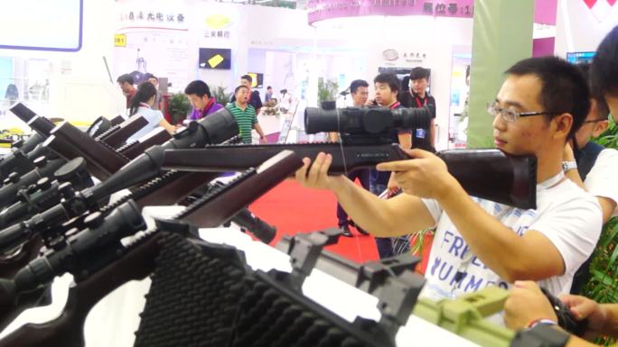 高倍激光枪展示，在深圳光博会
