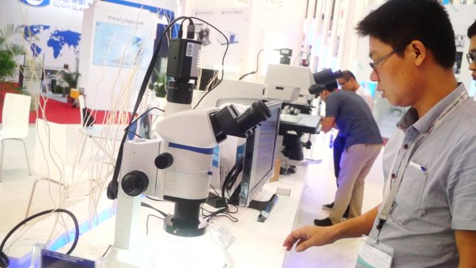 深圳光博会，光学仪器设备展示