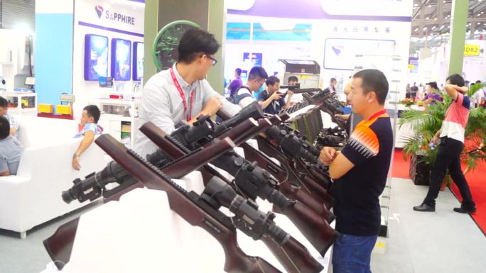 高倍激光枪，在深圳光博会展示