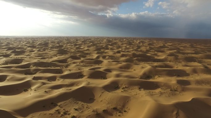 沙漠，航拍镜头，前移