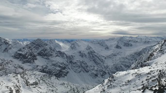 瑞士气势磅礴雪山