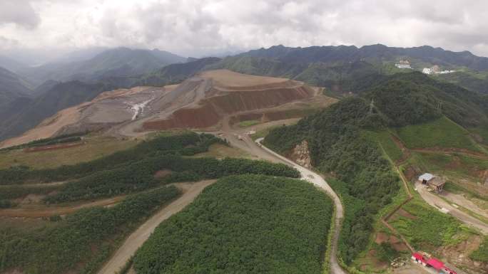 航拍山体破坏