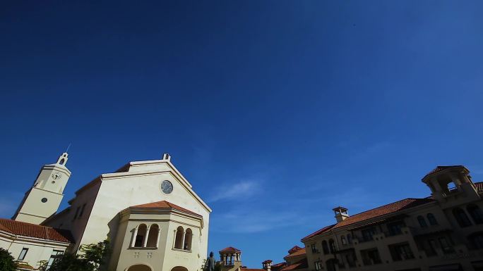 高清实拍欧式建筑别墅延时拍摄蓝天白云