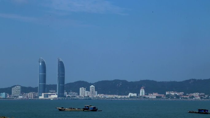 高清实拍远眺厦门海滨双子塔远景海岸线