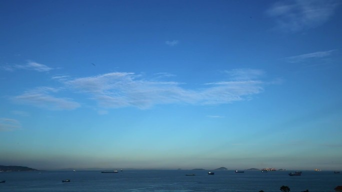 远眺厦门双子塔厦门港远景海岸线蓝天白云