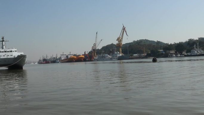 珠江江面渔船20171222