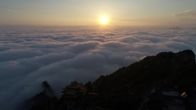 洛阳老君山云海日出