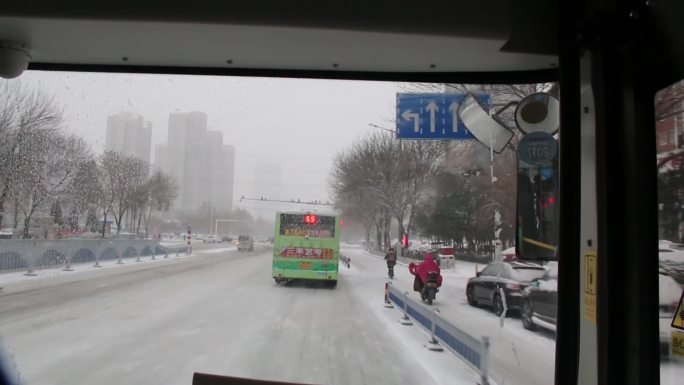 2018年1月4日新乡公交车上看雪景