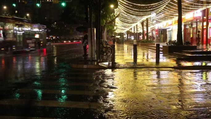 冬雨骤冷广州繁华都市天河北路车水马龙的夜