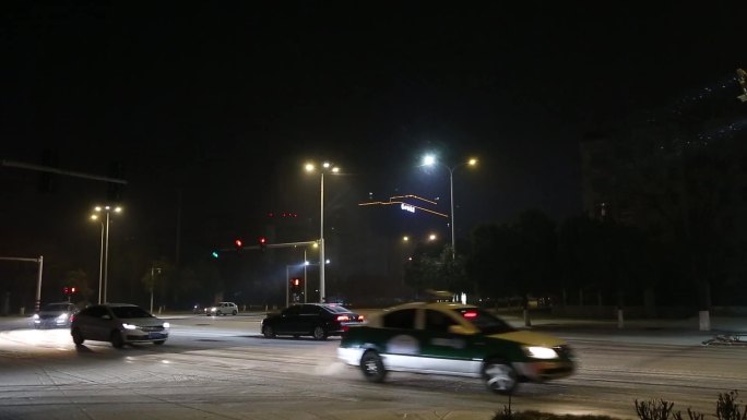 城市雪景夜景寒冷天气流感