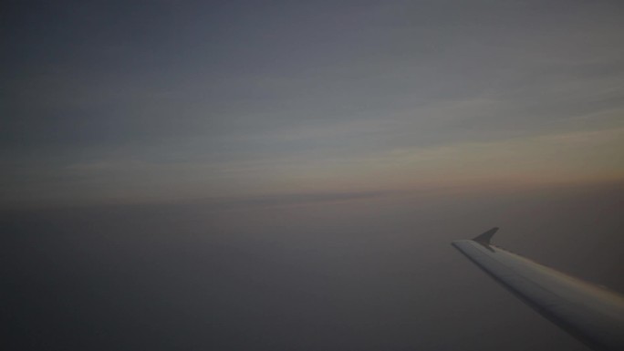 飞机机舱云端风景机翼蓝天白云