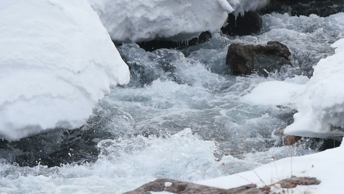 积雪冰河