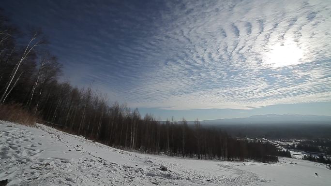 逐格雪景天空滑雪空景