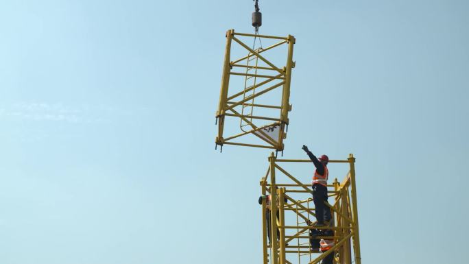 建筑工地塔吊看图纸工地挖掘机施工