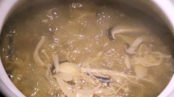 砂锅炖菌汤4K超高清
