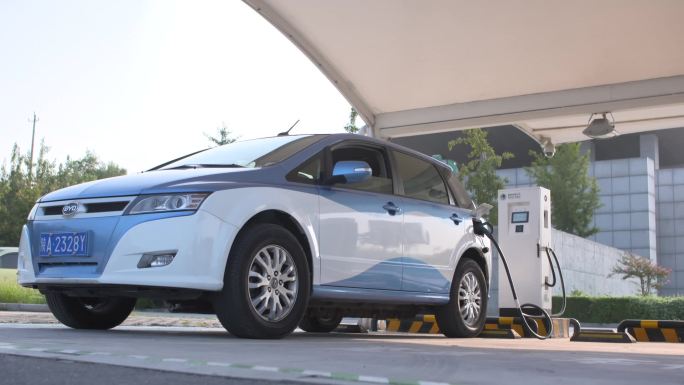 新能源汽车充电桩充电