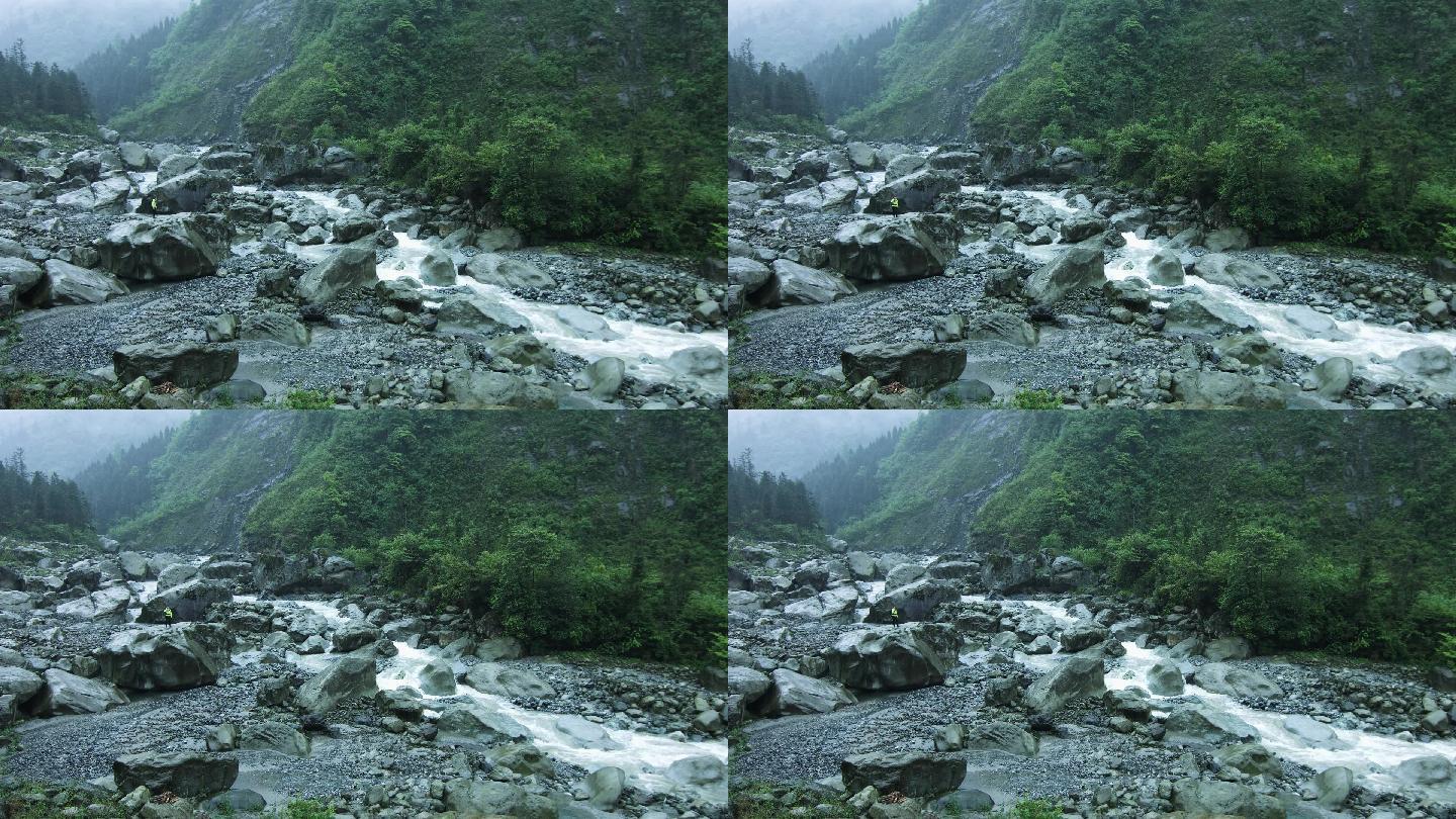 【F55】唯美下雨天深山谷底湍急的溪流