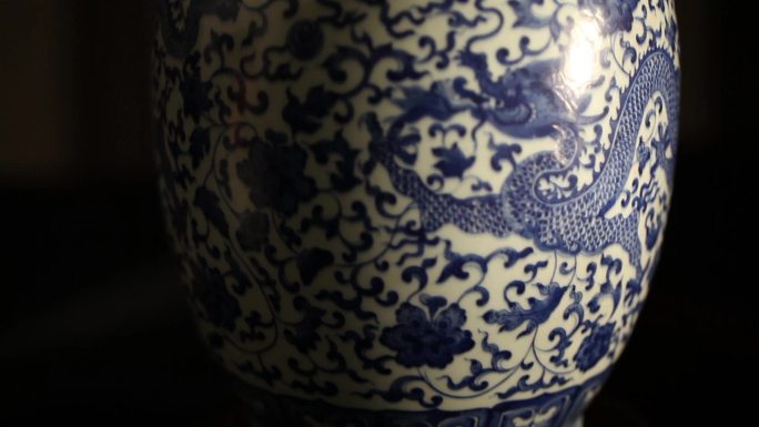 实拍博物馆收藏品青花瓷瓶彩色花瓶