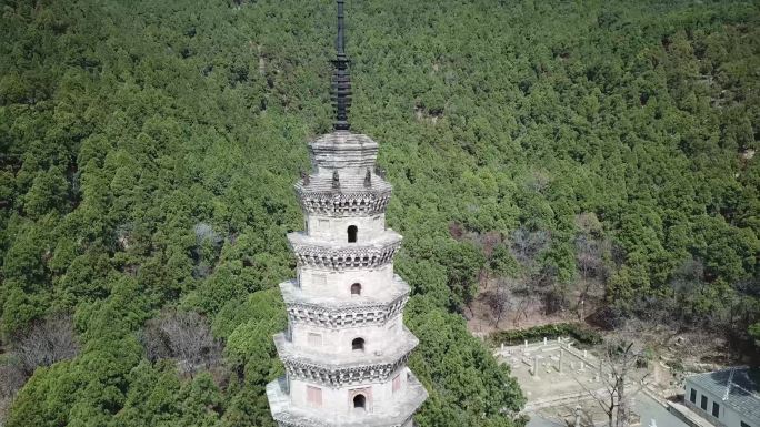 灵岩寺古寺佛塔山景