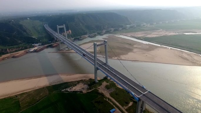 郑州宏伟大气的桃花峪黄河大桥航拍高清视频
