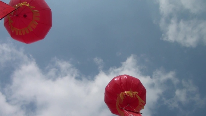 庆典红色热气球