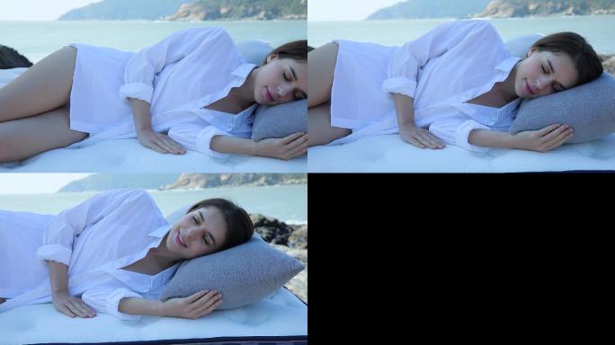 海边美女床垫广告