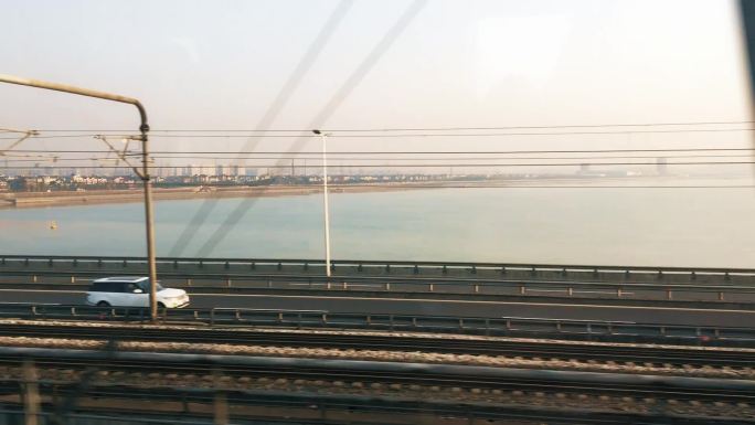 行驶火车窗外风景