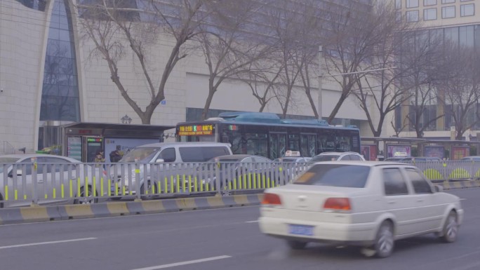 济南泉城广场马路车站站牌人流延时