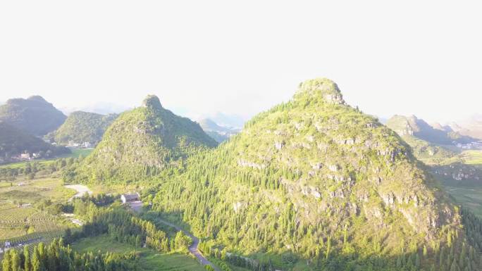 贵州西南大自然的鬼斧神工--双乳峰