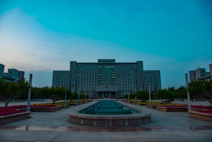 枣庄市政府大楼黄昏过渡夜景延时摄影
