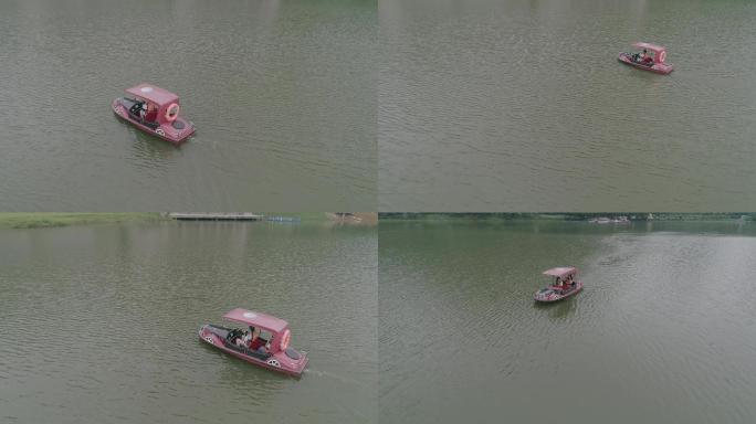 围绕一叶孤舟湖中小船游山玩水摄影