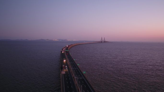 晚霞中的上海东海大桥